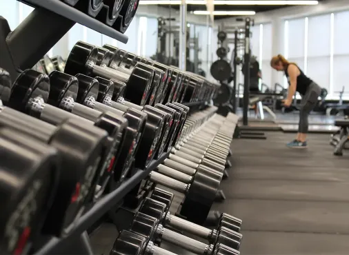 Zastosowanie technologii bezdotykowych w łazienkach siłowni i klubów fitness