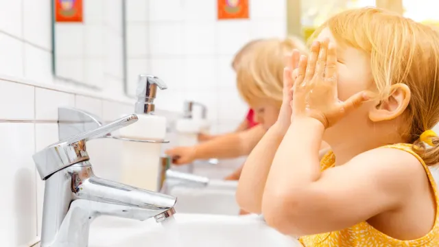 Salles de bains dans la maternelle - exigences, projet, équipement